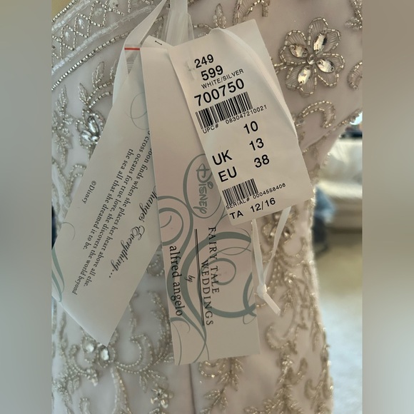 Brand new with tags Alfred Angelo Disney Collection Ariel. Style #249. - Picture 5 of 8